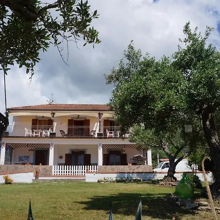 La Casa Di Giu Bed & Breakfast *